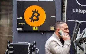 بیتکوین از جمع ۱۰ دارایی برتر خارج شد بیتکوین از جمع ۱۰ دارایی برتر خارج شد