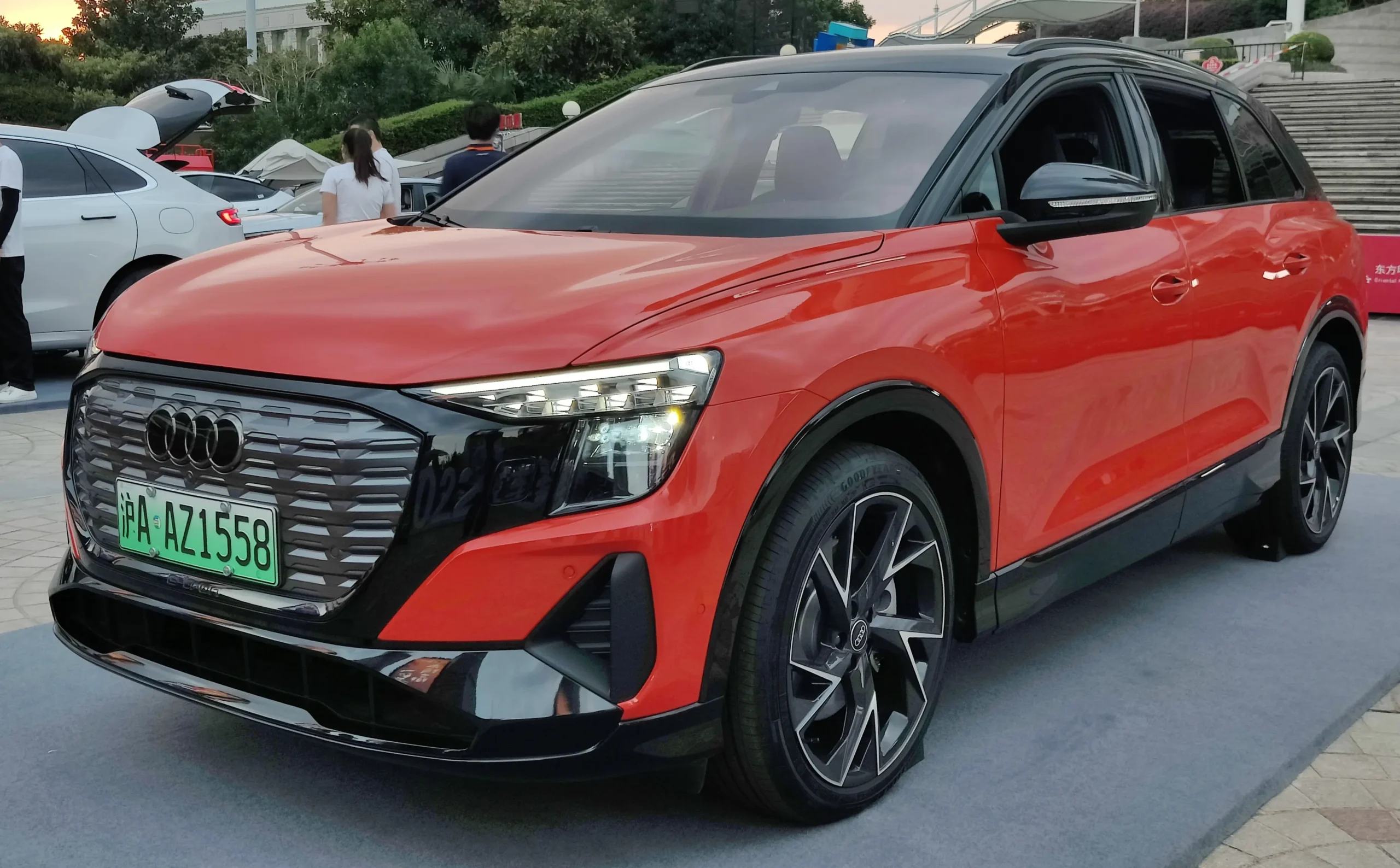 نگران شارژ این 10 خودرو برقی نباشید Audi_Q5_e-tron_008_(cropped)